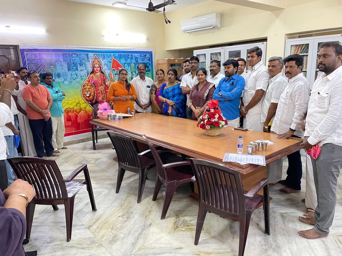Gayatri_Raguram's tweet photo. வெளிநாடு மற்றும் பிற மாநில தமிழ் வளர்ச்சி பிரிவு முதல் அறிமுக கூட்டம். மாநில தலைவர் திரு @annamalai_k ஜி மற்றும் அமைப்பு செயலாளர் திரு @KesavaVinayakan ஜி அவர்களின் ஆசியுடன் கூட்டம் நடந்தது.
@ActorSashi @ThirumalaiTv @cibi_cm @DrGunasekarAC @MurariRajan2 @GangadharanR9 #Murali https://t.co/Ty3aHVlXR7