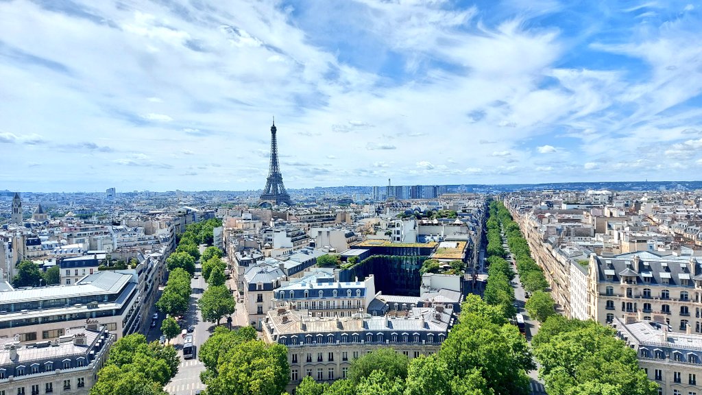jbhespel's tweet photo. @pierrecappelli @kalydeoo @IsabellePiel29 @thierry_pires @jblefevre60 @nincoroby @Guy_mm @stephpuchois @tewoz @SofLubin Fabuleuse vue du haut de l'@ArcDeTriomphe 
(Il fait très chaud).
#Paris #samelife #goodlife 
(Je sais Pierre, je ne peux pas rivaliser 😏) https://t.co/WMALqQeW5b