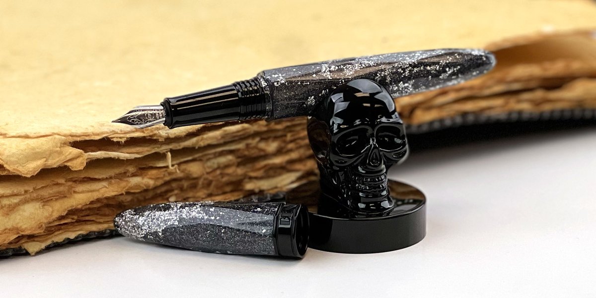 PenChalet's tweet photo. "Beauty is truth, truth beauty." - John Keats // Featured in photo: Benu Minima + Benu Skull Pen Stand // Get more info: https://t.co/0WFpn2D0Qj #fountainpen #pen #penstand #skullstand #skullpenstand #benuminima #benuminimafountainpen #johnkeats #quoteoftheday #penchalet https://t.co/ybH6JyLEw0