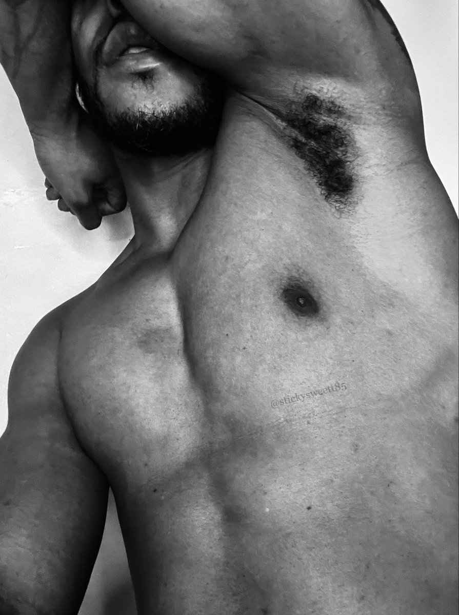 stickysweett85's tweet photo. who's into pit sniffing? 👀👃🏽 https://t.co/ZMacXnSwgl