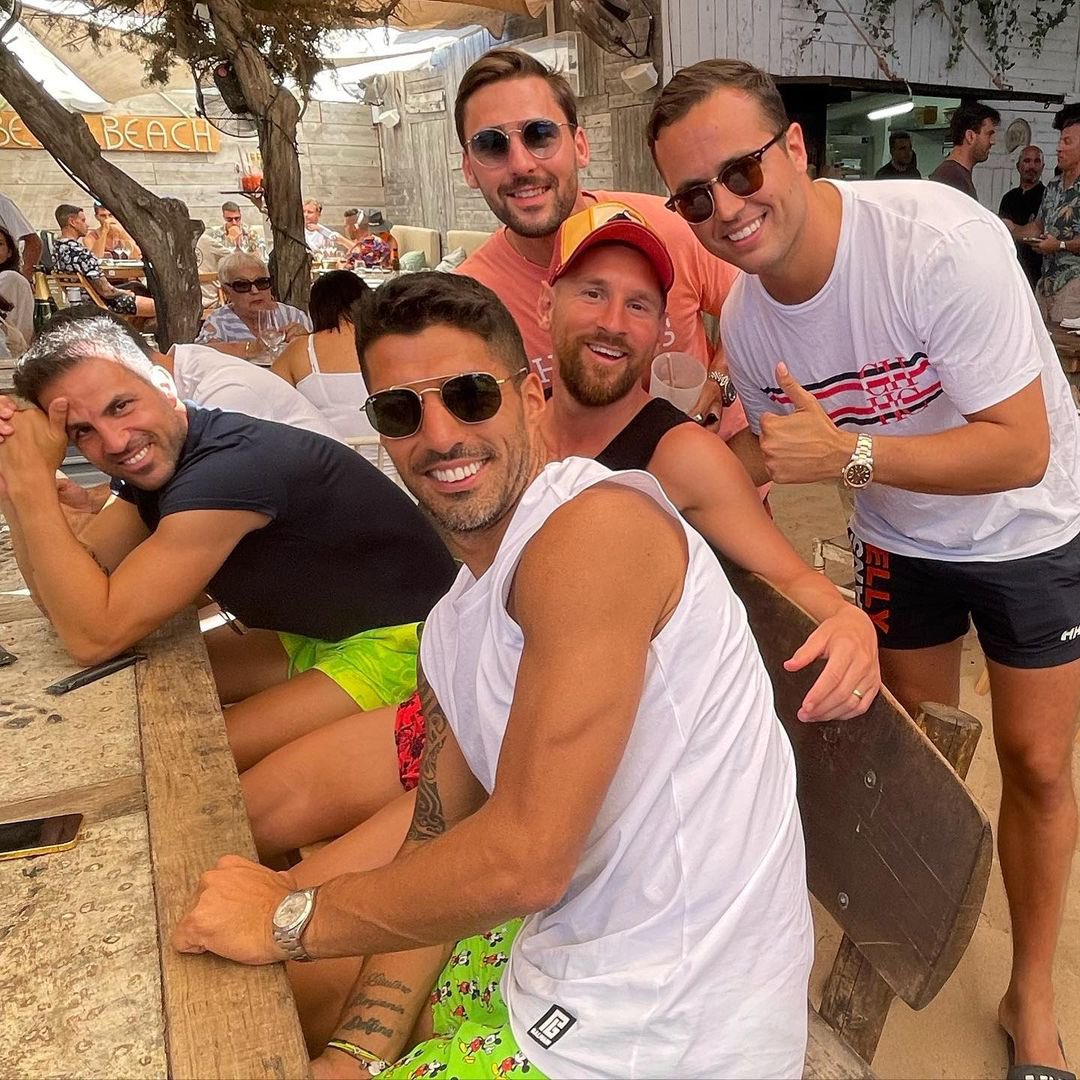 MessiBrasilhd's tweet image. Messi curtindo as férias com Fábregas e Suárez. 📸☀️