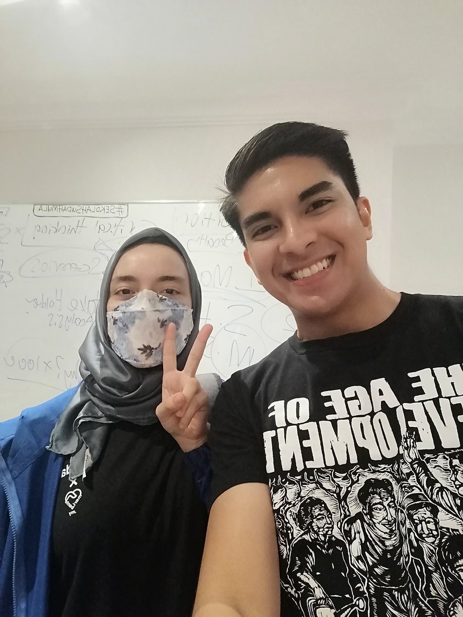 EsmaR998's tweet image. Super glad to be able to attend #SekolahSyedSaddiq in person for the final session.. It was very fruitful... The last part was an update on #Thunderbold sessions 😌
Super glad to meet YB @SyedSaddiq again, too bad I had to rush back home, didn&apos;t get to share much 😔