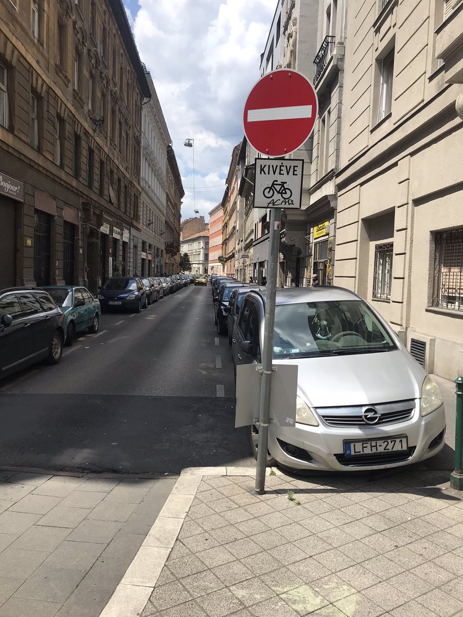 tiagoms's tweet photo. Budapeste. Há sinais destes em toda a parte. #counterflow https://t.co/AbyYfDBpcj