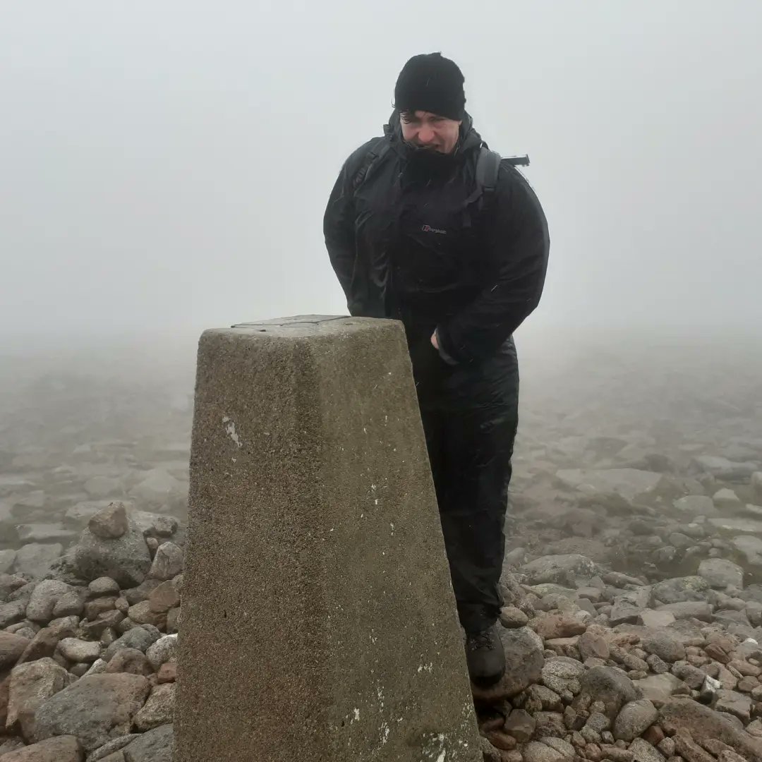 blamhof's tweet photo. Wet and wild up Ben Macdui  today hardy snow bunting at the summit. https://t.co/B06ReeFnf3