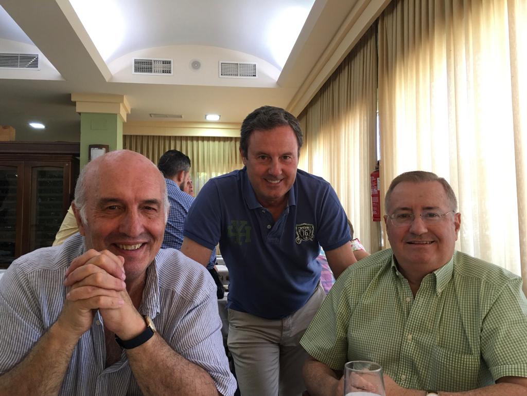 AYbarraBores's tweet photo. Hoy almuerzo tradicional con la mejor doctrina civilista en la #VentaPazo
#SanlucarLaMayor https://t.co/yd6NEe6VtA