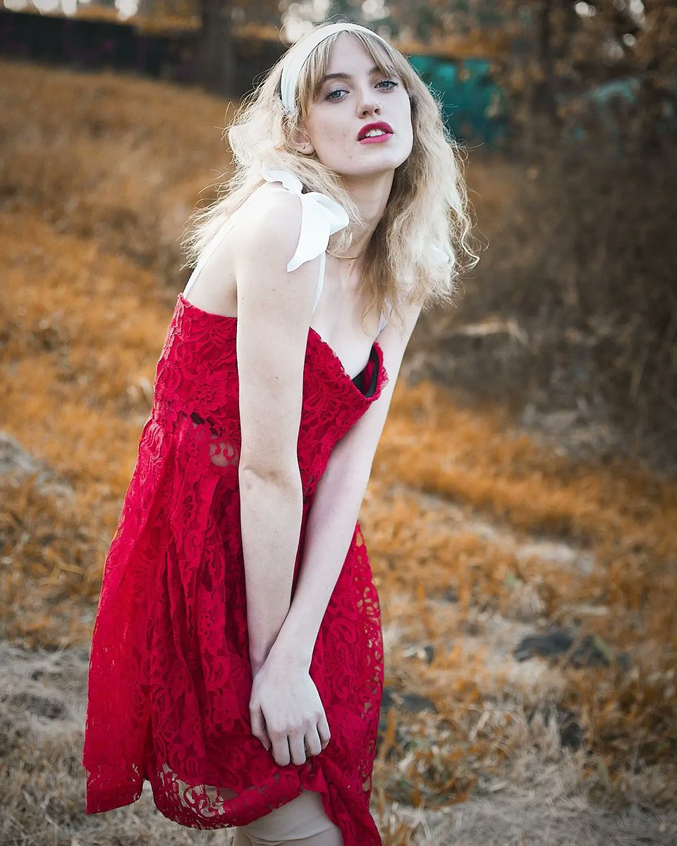 Autumn Edit with instagram.com/boho_becky  ♦️🍂🌹
#gautengphotographer #deltapark #gauteng #model #reddress #portrait #portraitphotography #classic