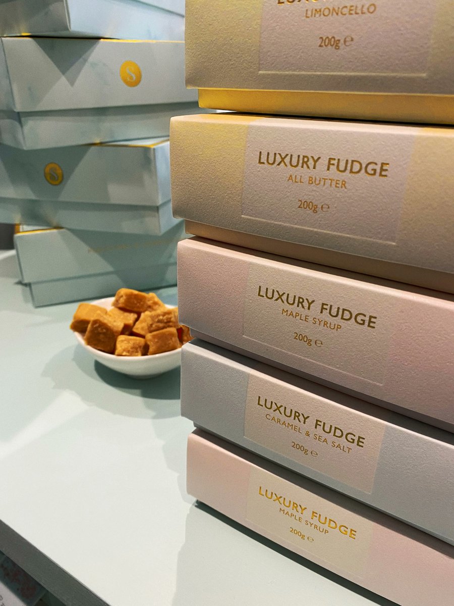 Sugarfinery1's tweet photo. There’s so many wonderful teachers guiding the next generation who all deserve appreciation… Luckily for you, our Fudge Lovers Taster Box is 5 gifts in one! 😍 Find 5 boxes of beautiful butter fudge in various vibrant flavours - at half the price! Shop online with sugarfinery! https://t.co/ISwL7bRHp0
