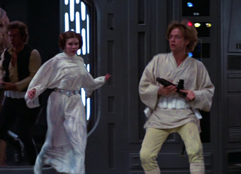 sw_holocron's tweet photo. In Obi-Wan’s final moment before dying, he saw Anakin’s children Luke and Leia reunited 🥺 https://t.co/jLGoYl8xJL