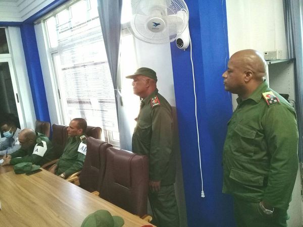 torres_iribar's tweet photo. #Cuba #LaHabana Asistimos al #DiaTerritorialDeLaDefensa  en el municipio #Marianao para evaluar, de conjunto con  otros jefes de la FAR  la preparación y la calidad de ejercicio. El Presidente del CDM informó de las acciones previstas durante el ejercicio. https://t.co/iEsY7xNHLV