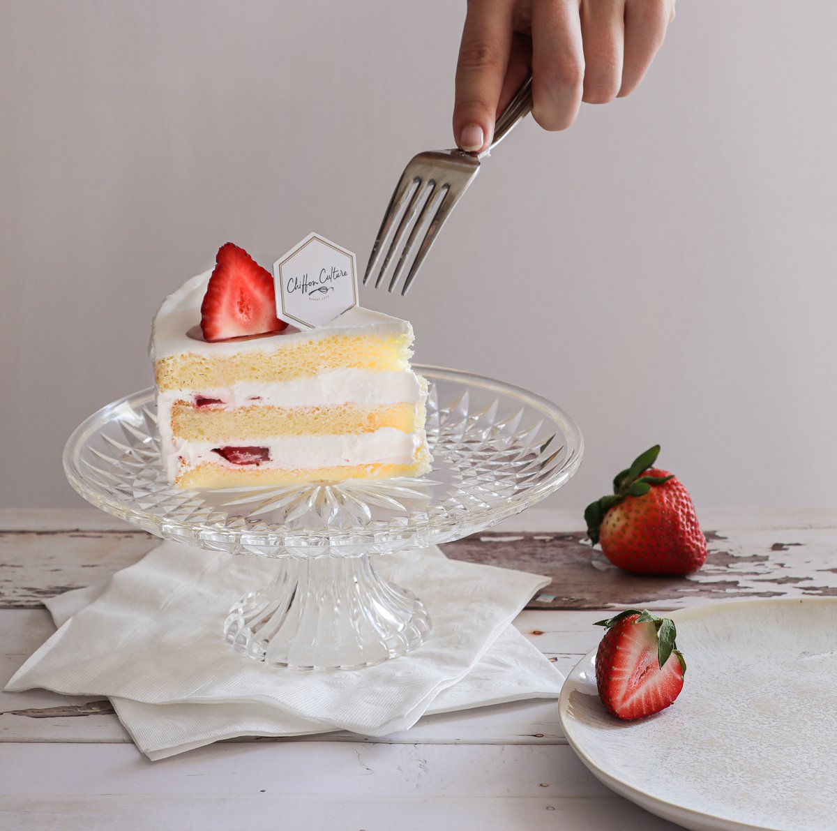 cassidyephoto's tweet photo. Strawberry Short Cake from Chiffon Culture Bakery Cafe! It was really light and delicious!!

#desserts #delicious #desserttwitter #foodie #foodphotography #restaurantphotography #strawberry #cake #sweets #photography #smallbusiness https://t.co/PwShQmtbiE