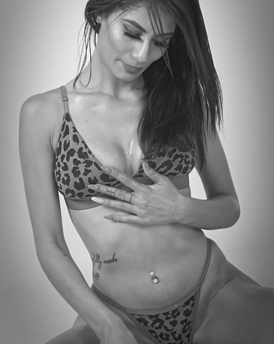 UI_Photography's tweet photo. Some #blackandwhite with @VickyRamsingh in #bikini
An awesome shoot from a while back with previously unposted images.
#model #stunning #portraitphotography #portrait #portraits #leopardprint #southafricanmodel #gauteng https://t.co/SxTadhxr4d