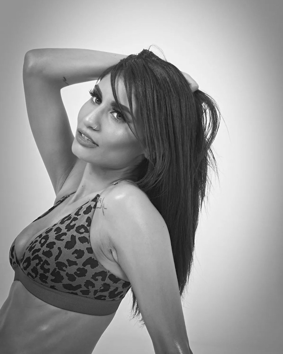 UI_Photography's tweet photo. Some #blackandwhite with @VickyRamsingh in #bikini
An awesome shoot from a while back with previously unposted images.
#model #stunning #portraitphotography #portrait #portraits #leopardprint #southafricanmodel #gauteng https://t.co/SxTadhxr4d