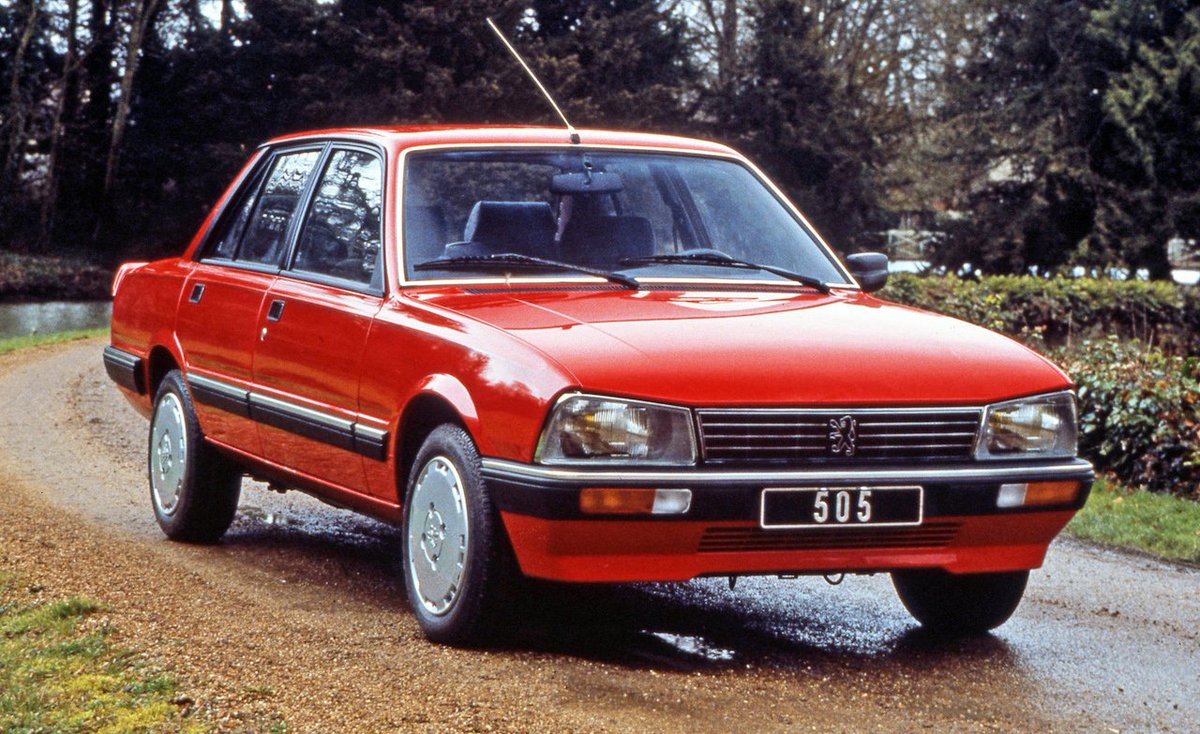 Peugeot505Usa's tweet photo. プジョー505は、1979年から1991年にかけてフランスのソショーでフランスのメーカープジョーが製造した自動車です。その後、ヨーロッパ以外では、505は1997年まで中国、オーストラリア、インド、ニュージーランド、アルゼンチンで製造されていました。世界で合計1,351,254台が生産されました

#P505 https://t.co/WXDMPTdGqA