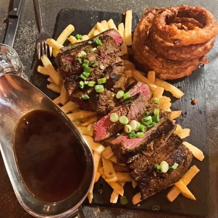 It's Thursday and that means only one thing, Burbs Fam: THE THENGA THING is on! Steak platter for two and a bottle of wine for only 40 of your finest British pounds! That's Thursday night sorted. ✊✊