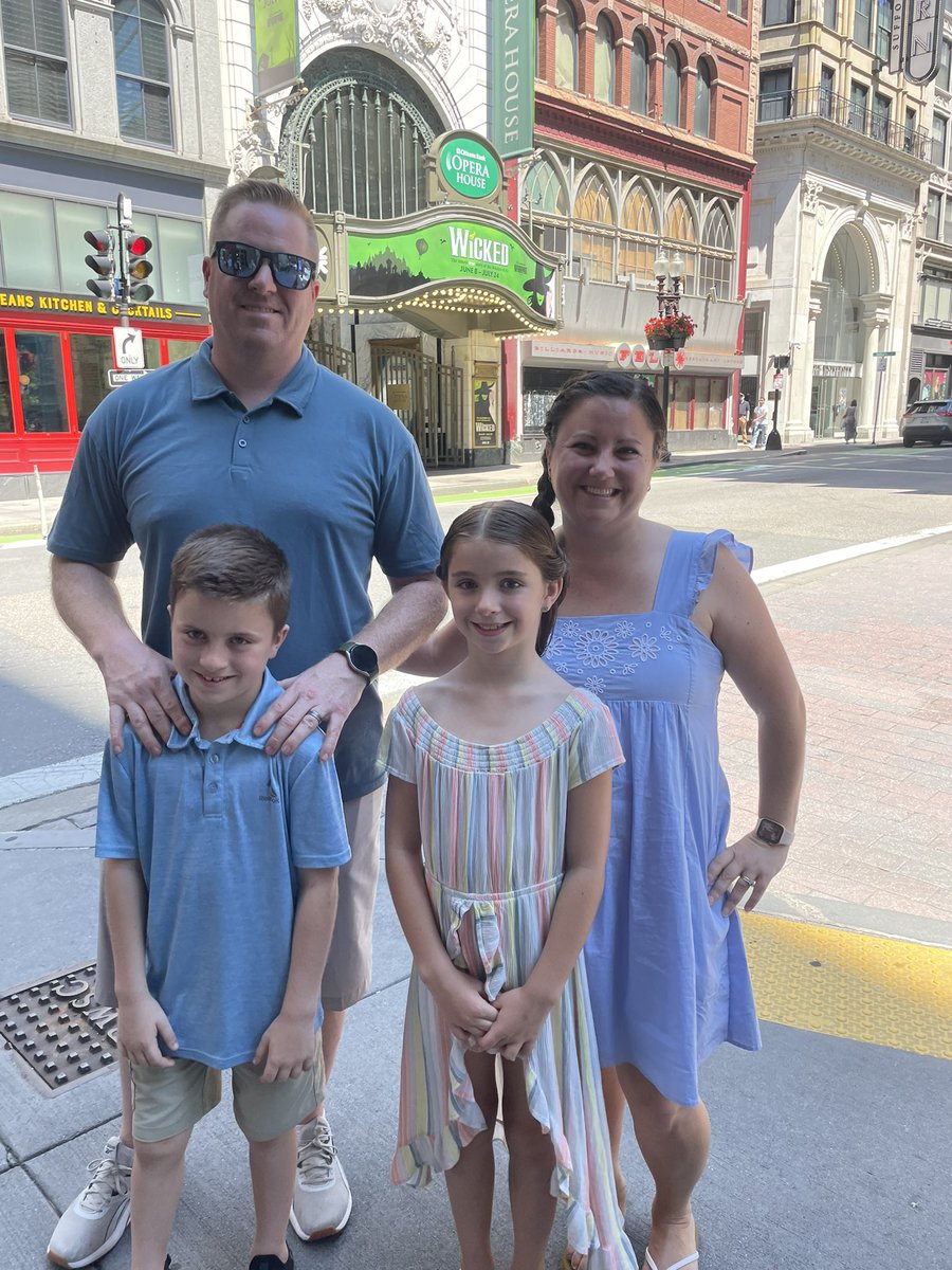 Dbearden080809's tweet photo. @BroadwayBoston @WICKED_Musical my kids have been dying to see #Wicked and day is finally here! #Boston #BostonOperaHouse https://t.co/yCjjliiBLR