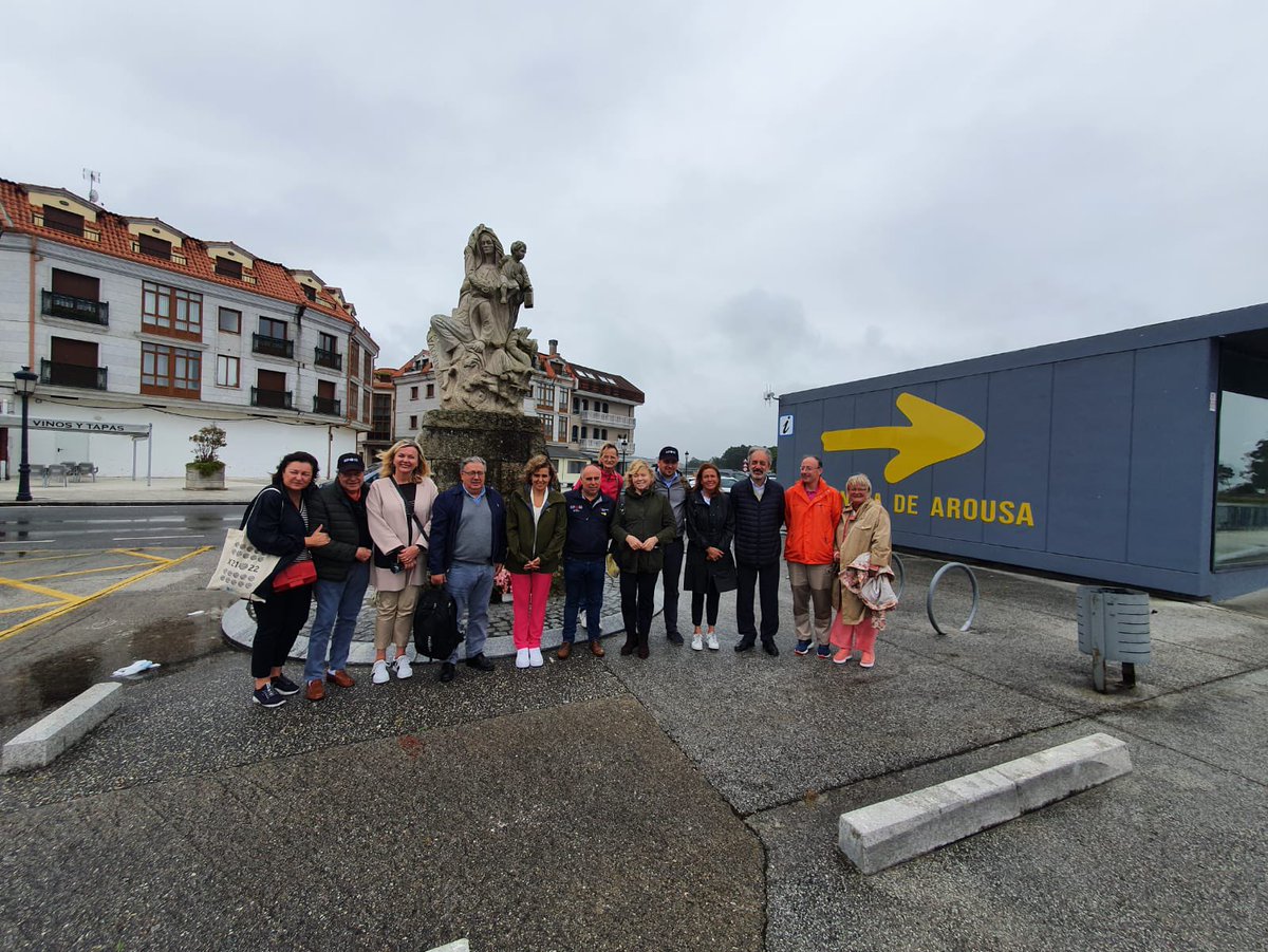PacoMillanMon's tweet photo. Este fin de semana hemos celebrado en Santiago unas jornadas de estudio sobre el fenómeno jacobeo y las Rutas Culturales Europeas.
El viernes realizamos una andaina del Monte do Gozo a la Plaza del Obradoiro, la Ruta Traslatio y visita a Pontevedra y Sanxenxo #WaysOfSaintJames👣 https://t.co/2abKmqQDnJ