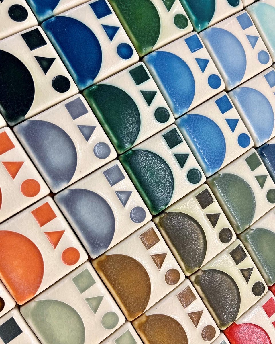 motawitileworks's tweet photo. Studio life! Testing new glaze colors. 🎨🖌
#motawi #motawitileworks #tilemaking #colortest #ceramictiles https://t.co/fokYe5M17e