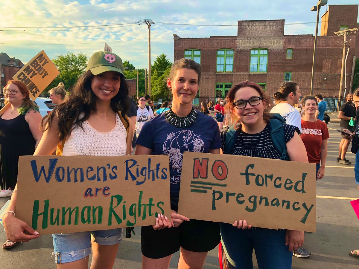 anjitru's tweet photo. “When life gives you a Supreme Court rigged by twice-impeached president and an obstructionist 🐢 from KY - you make MFing 🍋 lemonade and donate all proceeds to the @MOAbortionFund” #RoeVsWade #WomensRights #HumanRights https://t.co/uP1t8pe462