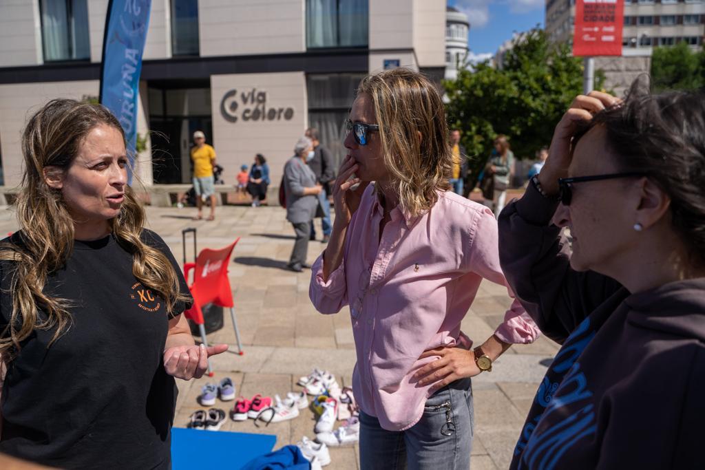A concelleira <a href="/mmartinez____/">Mónica Martínez Lema</a> gozando na praza na Fábrica de Tabacos - Punto Desarrolla do Día do Deporte na Cidade! 😉