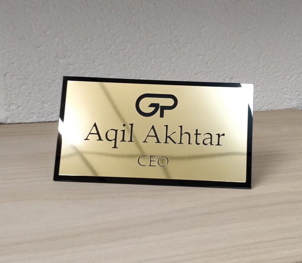gtlaserltd's tweet photo. #clubs #ContemporaryPlate #desknameplate #door #engraving #home #laserengravedsign #leisurecentres #PersonalisedPlate #school #sign Contemporary Personalised Desk Name Plate 100mm x 180mm https://t.co/jrHB3jq0MI https://t.co/8S7gXnM9UX