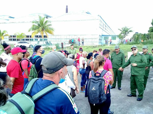 torres_iribar's tweet photo. #Cuba #LaHabana Participamos en el #DiaTerritorialDelaDefensa en el municipio #Guanabacoa pudimos constatar el nivel de preparación  que recibieron las fuerzas participantes, una jornada útil y necesaria. https://t.co/sxjut9CT8q