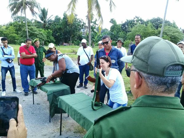torres_iribar's tweet photo. #Cuba #LaHabana Participamos en el #DiaTerritorialDelaDefensa en el municipio #Guanabacoa pudimos constatar el nivel de preparación  que recibieron las fuerzas participantes, una jornada útil y necesaria. https://t.co/sxjut9CT8q