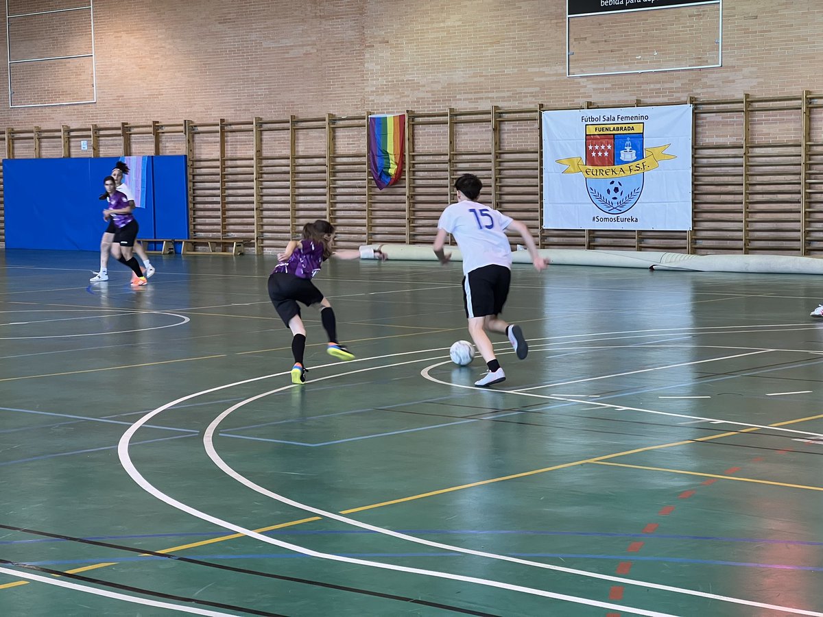 Raúl Hernández 🏳️🌈 (@raulhdezdelgado) on Twitter photo Hoy el polideportivo Loranca se ha llenado de diversidad y deporte gracias al torneo de fútbol organizado por <a href="/EurekaFSF/">Eureka FSF</a> y <a href="/FuenlaEntiende/">Fuenla Entiende LGTB</a> en el marco del Orgullo LGTBI.
🏳️🌈 Imprescindible derribar los estereotipos en el deporte. Hoy el polideportivo Loranca se ha llenado de diversidad y deporte gracias al torneo de fútbol organizado por <a href="/EurekaFSF/">Eureka FSF</a> y <a href="/FuenlaEntiende/">Fuenla Entiende LGTB</a> en el marco del Orgullo LGTBI.
🏳️🌈 Imprescindible derribar los estereotipos en el deporte.