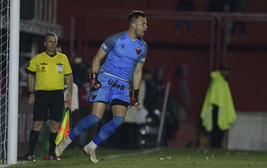 pescadorsabale's tweet photo. Gracias eternas @BurianLeonardo! Idolo total. El arquero más importante y determinante en la historia del club. Te merecías una despedida mejor, lo que hiciste en Colón no se olvida en la vida. Hasta siempre Cachorro ♥️ https://t.co/90wQW2oWIm