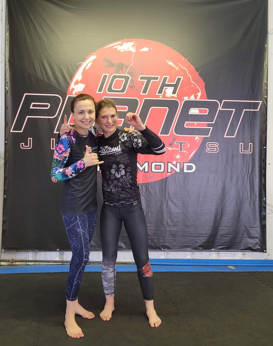 F109_10p's tweet photo. The flower rashguard crew this Sunday morning drilling armbars!Thanks so much @bensalem_owen! #EpilepsyAwareness #10p4l #jiujitsu https://t.co/dQzft4qtO2