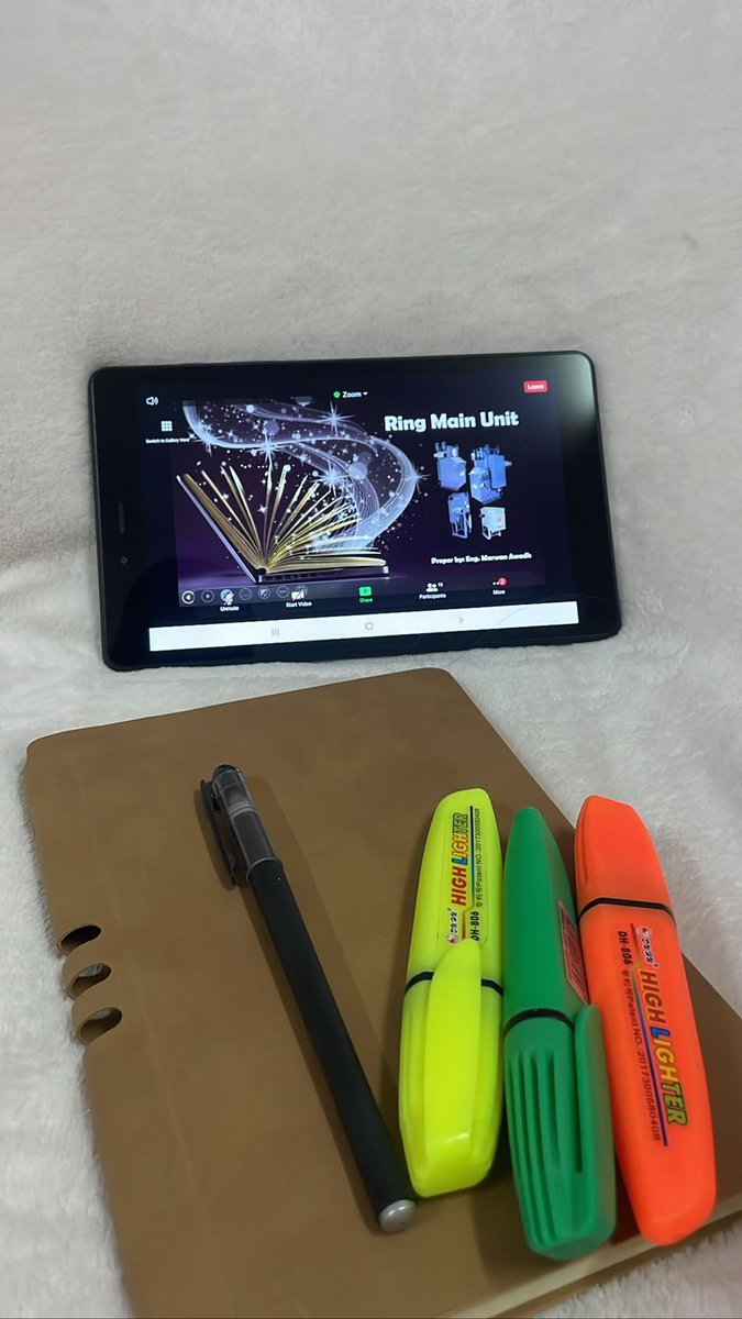 ruwad_eng's tweet photo. #رواد_الطاقة_الهندسية

الآن يتم تقديم ورشة RMU✨😍
والتي تهدف الى التعرف على RMU ومكوناته وطريقة تشغيله وغيره الكثير، 
مع المهندس مروان اليعقوبي.✨ https://t.co/uzYSVYRnYQ