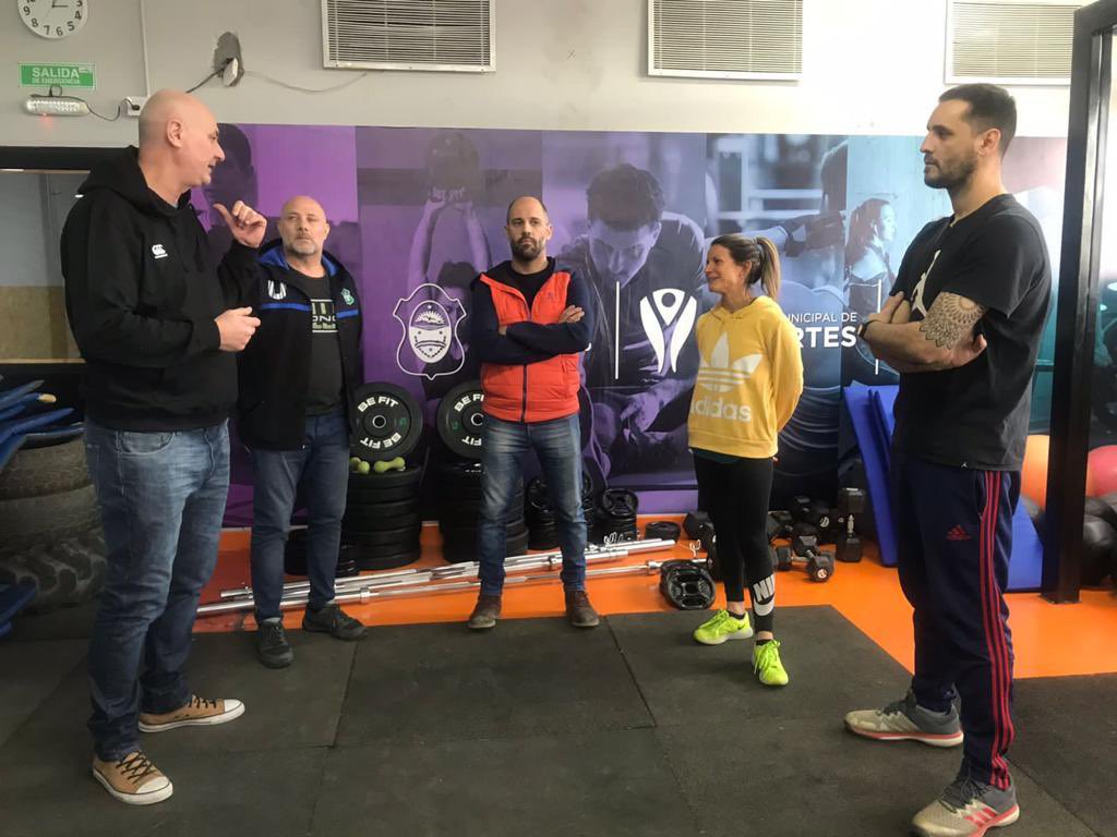 WalterVuotoTDF's tweet photo. Reinaugurado a nuevo a principios de año, además de vecinos y vecinas, se entrenan deportistas de alto rendimiento de la ciudad en su preparación para las diversas competencias.

#UshuaiaMásActiva
#GestiónWalterVuoto https://t.co/AjwpOqeW4e