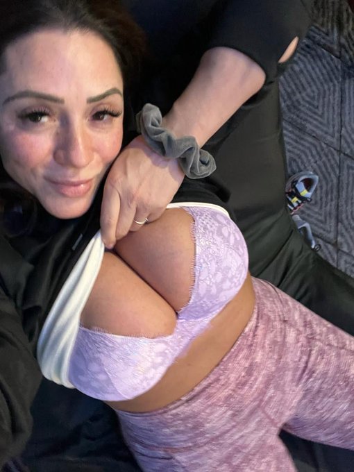 Watch AriellaFerrera's leaked NSFW photo on TwXstars