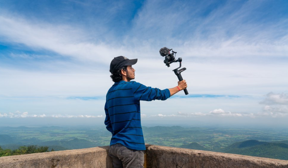 PremiumBeat's tweet photo. The Best Camera for a New Content Creator https://t.co/Fbayedu61H https://t.co/8rN8sJQDtv