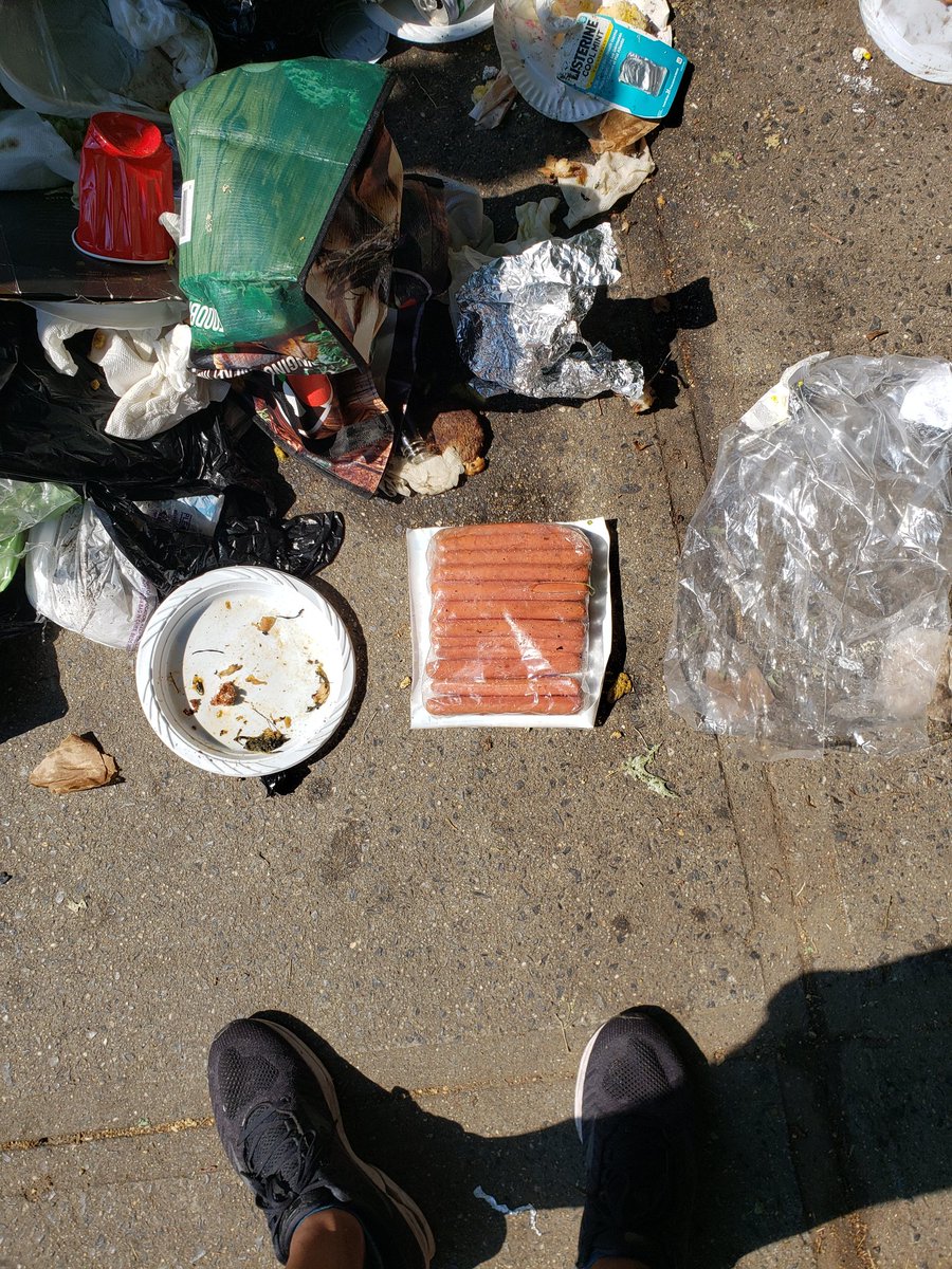 Friendsof4Parks's tweet photo. Another Sunday morning on the Grand Concourse where ppl left beer bottles, raw meat, and BBQ products on the sidewalk. We're doing our best, but CB4 and @NYCParks need more help.

@althea4theBX @bronxbp @Amanda_Bx84 @JoinJoyner @BXCB4 @DianaAyalaNYC @NYPD44Pct @fatjoe @NYCMayor https://t.co/yl1piGMSDY