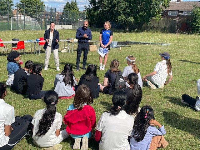 StockwoodPk's tweet photo. Huge thanks to parents and students who attended the girls Cricket Festival @TSLTChalkHills this afternoon. We were joined by @SarahOwen_ who made a great catch when fielding! 

@WicketzLuton @ECB_cricket @10suds10 @_TSLT @TSLTStockwoodPk https://t.co/R74U7geq5S