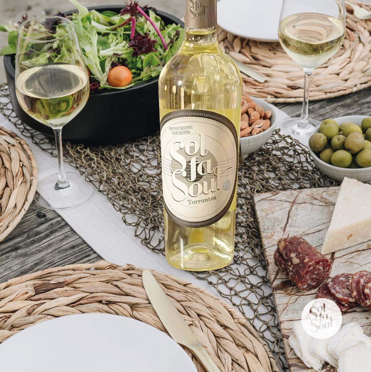 SolFaSoul's tweet image. Midday Sunday with friends, an ideal moment to open a bottle of #SFS and share conversations, anecdotes, and laughter.💕🍷🎵
#sundayvibes #solfasoul #SFS #Winestofeel #musictoFly  #Sunday #usa