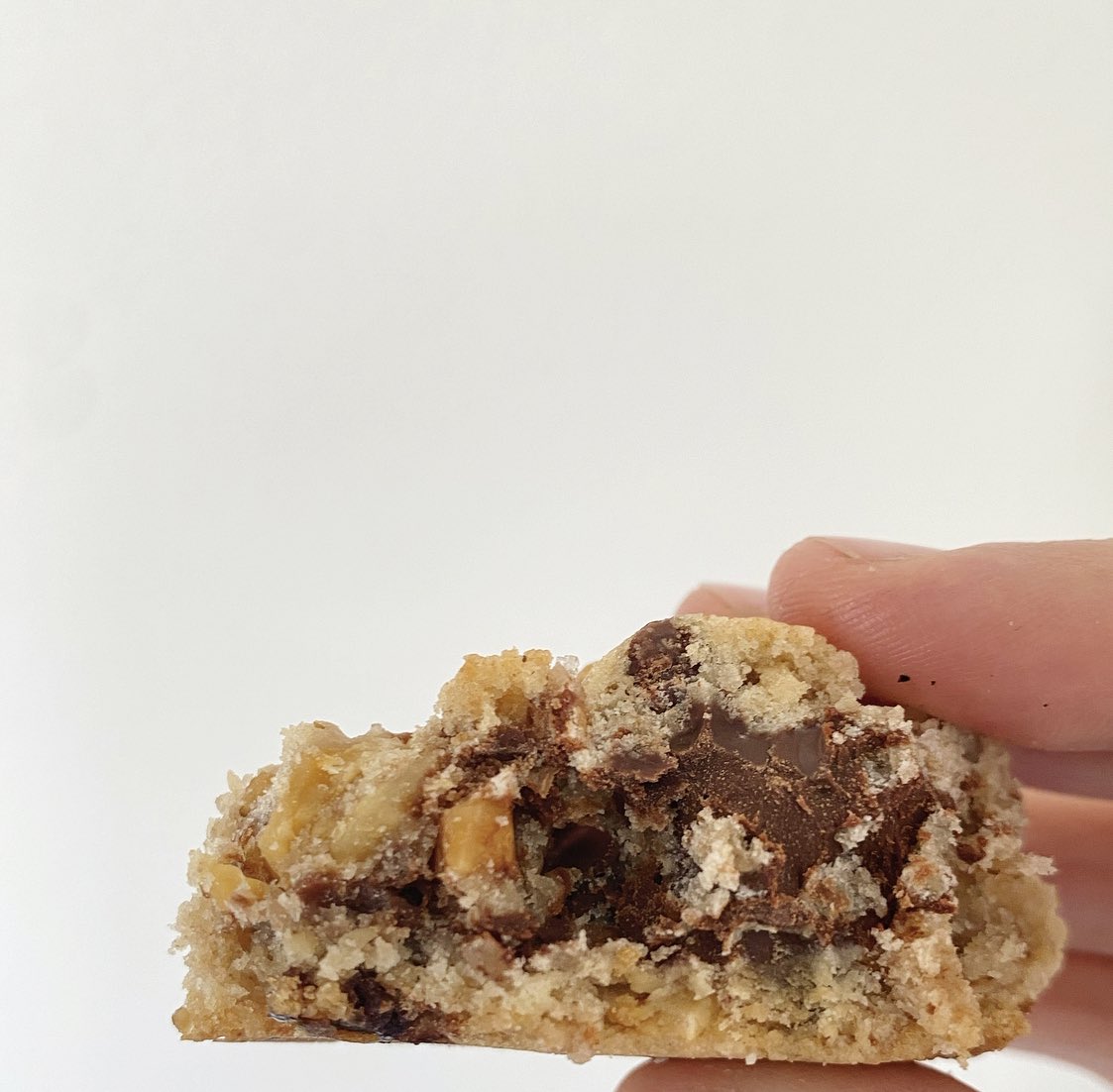 cremetoursBA's tweet image. My new addiction. The homemade vanilla, walnut and chocolate chip cookies with sea salt from @WinniferG who is the talent behind Necia Bakery. I get my mine at Café Lo-Fi but you can order cookies from her directly as well as cakes to order at instagram.com/neciabakery?ig…