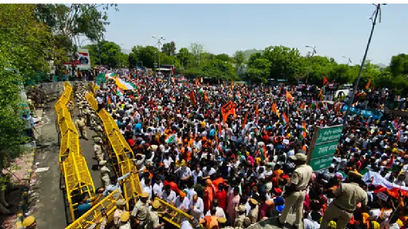 epanchjanya's tweet photo. ‘हिन्दू देवी-देवताओं पर अभद्र टिप्पणी बंद करो’

अजमेर में सड़क पर निकले आम लोग, व्यापारी और साधु-संत।

नूपुर शर्मा का किया समर्थन। https://t.co/6guA6sa8oJ