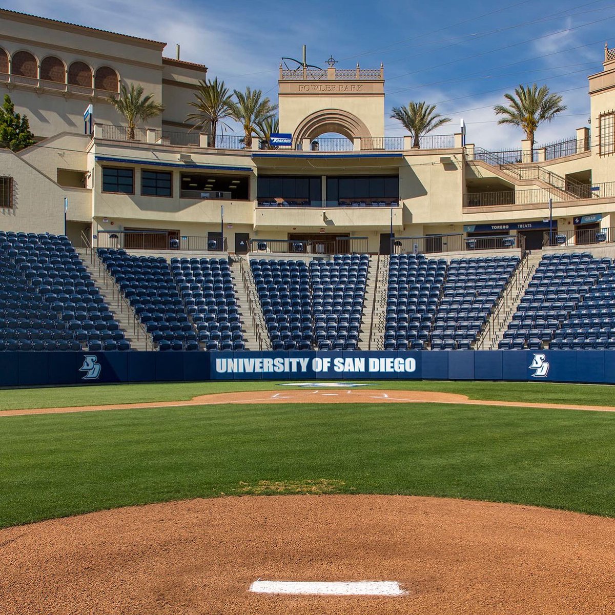 arakawajames's tweet photo. First off I would like to thank University of the Pacific for the best 4 years of my life! With that being said I’m blessed and thank god for allowing me to grad transfer to the University of San Diego 💙 https://t.co/09LPipDw0p
