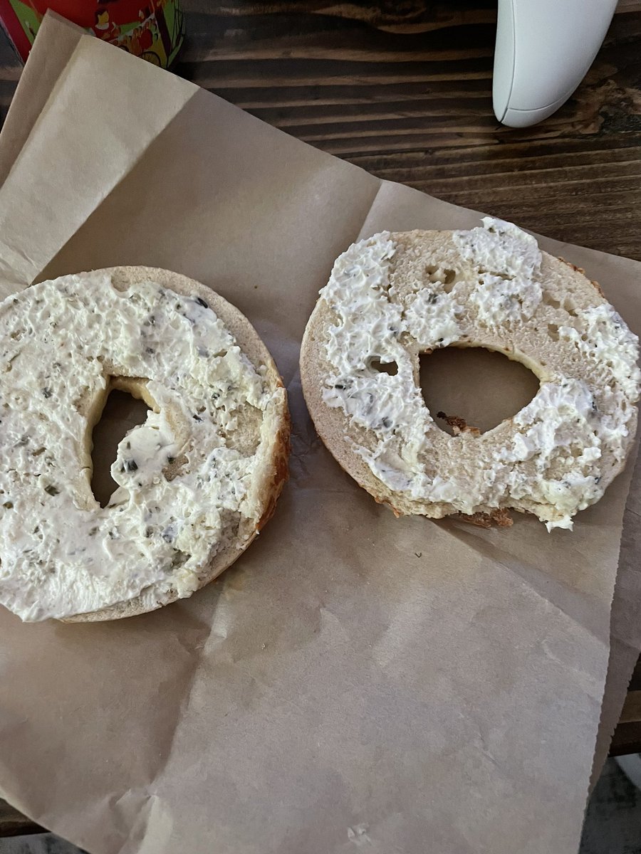 mackenzieanne5's tweet photo. @cariboucoffee are you cutting back on costs by putting less cream cheese on bagels? https://t.co/ScLpP7RFlS