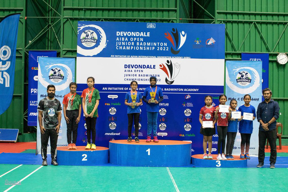 Laiba_Mahloof's tweet photo. Alhamdhulillahi,won 2 bronze🥉in my first badminton tournament.

Sadly lost the Semifinal of Singles &amp; Doubles in U-10 Girls category in AIBA Open Junior Badminton Championship against a very strong 🇨🇳 player.

It was a great experience playing with a lot of talented players.
❤️ https://t.co/36pStD5IiL
