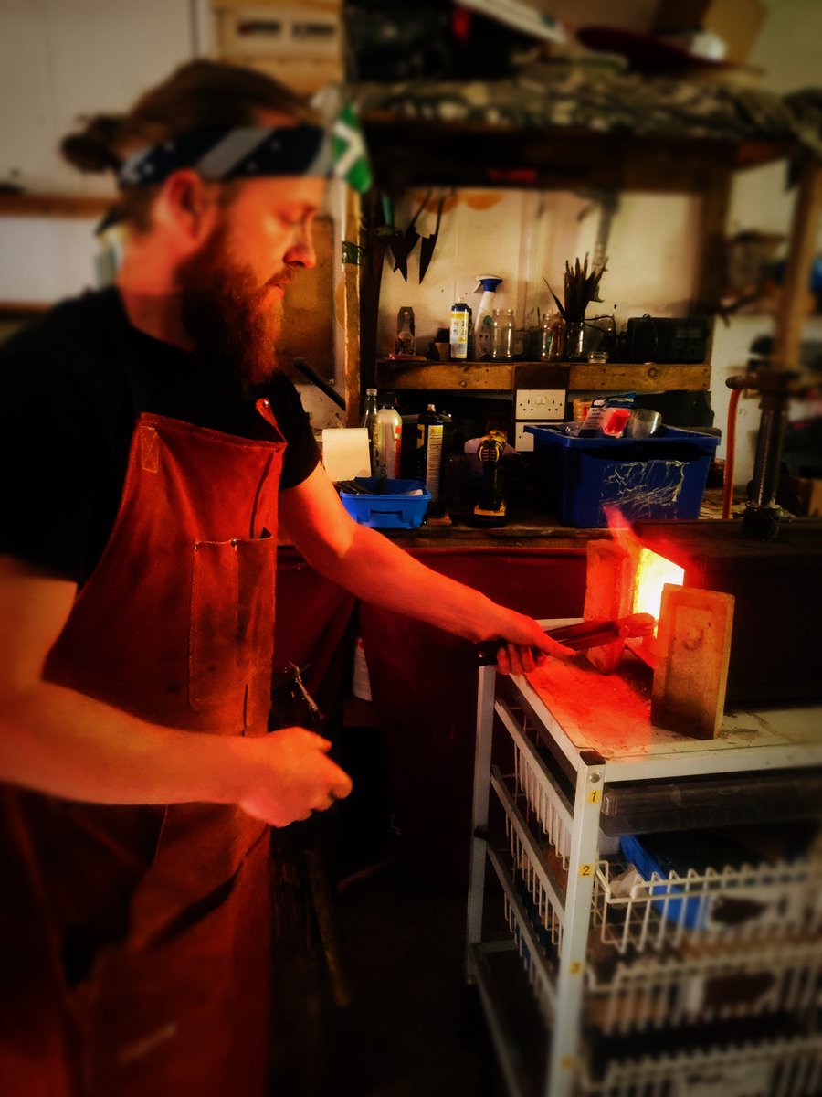 SmithySmiling's tweet photo. Another little order nearing completion 😊😊
🔥⚒️😁
#blacksmith #blacksmithing #bladesmithing #bladesmith #handmade #handforged #handforgedknife #handforgedblade #handmadeuk https://t.co/esUfIlzf9m