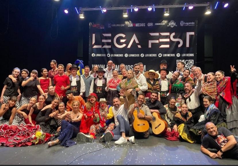 villadeleganes's tweet photo. Ayer en #LEGAFEST compartimos escenario por una buena causa 🇺🇦
Un lujo estar con tantos artistas de #Leganés.
Gracias @LGNMedios por la invitación. https://t.co/3S7KSgyY03