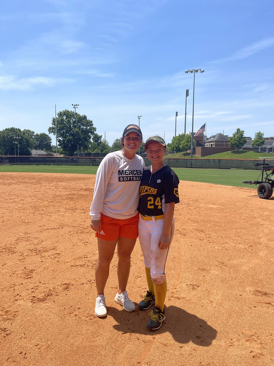 LindleighC's tweet photo. I had the privilege of being at Mercer for 2 days at camp last week! Thank you @cara_parker13 @LindsayFico for the amazing instruction and hospitality! I can’t wait to be back🐻🧡🖤 https://t.co/NwBP3vNYfd