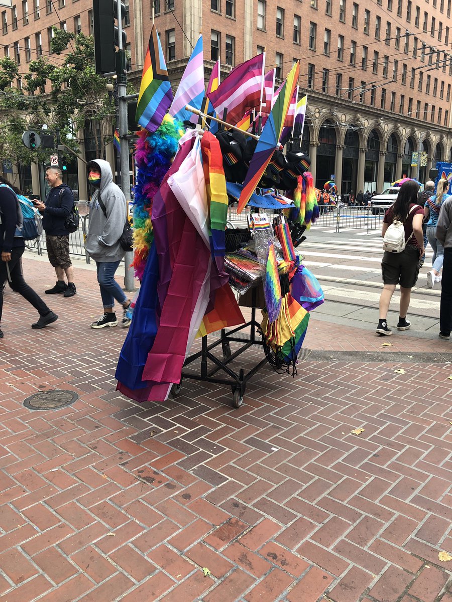 MelanieLCorry's tweet photo. Can’t we have cheerleaders, love, rainbows and Pride on the walk to work everyday? #sfpride2022 #kpix5 @KPIXtv https://t.co/CeZDGFE6R8