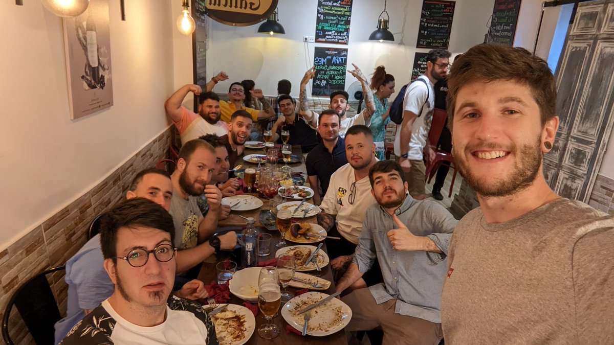 HectorZonium's tweet photo. Todavía me cuesta asimilarlo, Top 4 en el Nacional de @CtoESModern. Un finde inolvidable en el que el curro hecho tuvo su recompensa. Deseando que se repita el año que viene, un 10/10 al equipo de jueces. 

Sin duda, lo mejor del magic es el gathering. 

Emparejamientos ⬇️ https://t.co/izfDt7MBwW