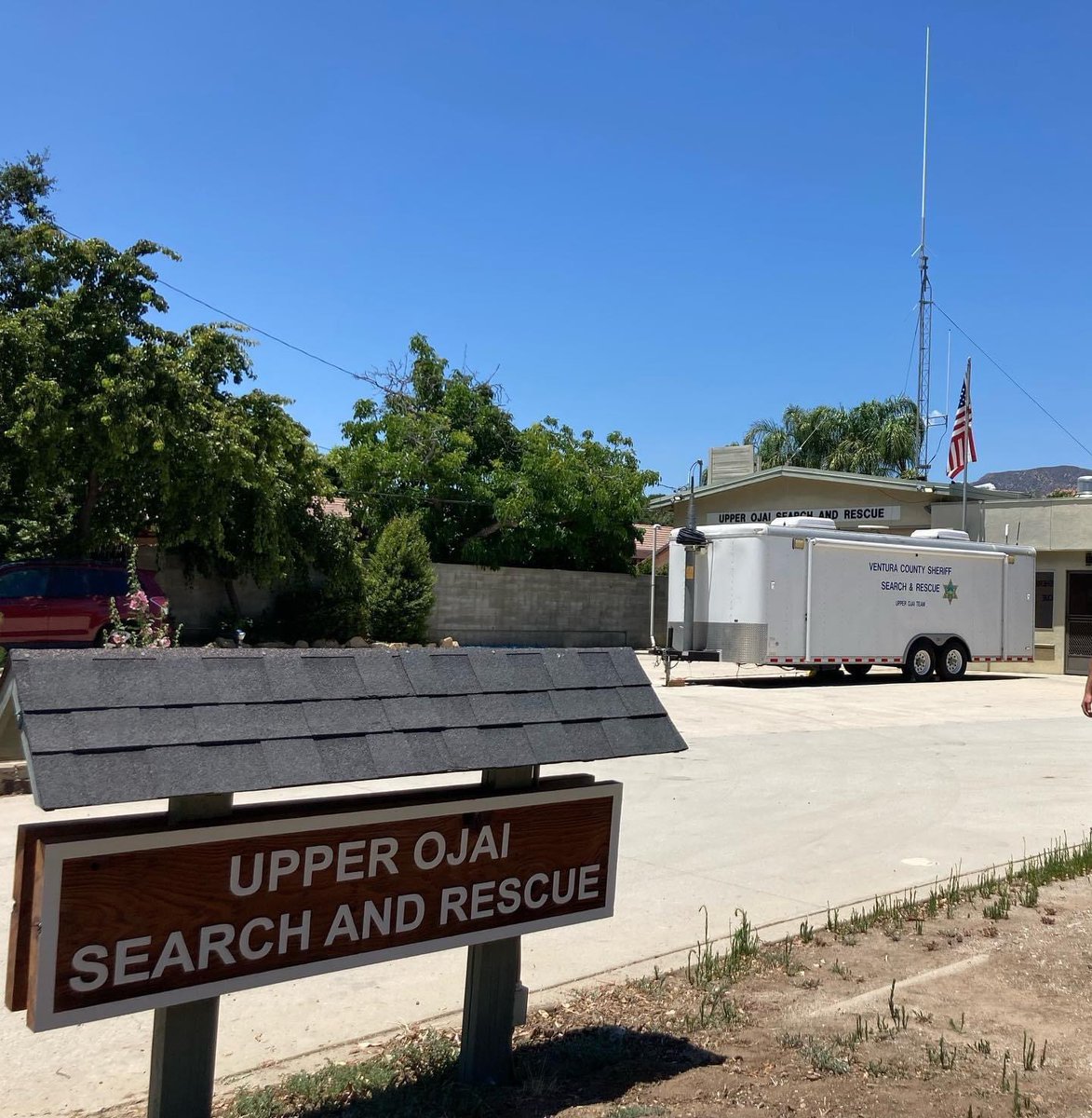 OjaiSar's tweet photo. Our new marque sign is up! This new beautiful sign was handmade by members of the team and marks the entrance to the driveway of the new Upper Ojai Search and Rescue Station.
#OjaiSAR #searchandrescue #vcsheriff #SAR #woodwork #upperOjaiSearchandRescue #ventura #UpperOjai https://t.co/ibDgbkrtiu