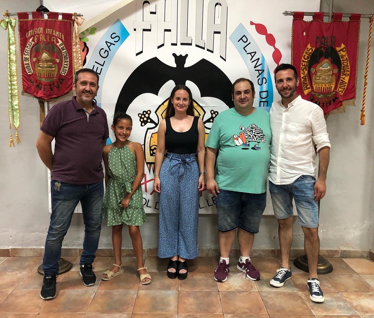 Falla_Selgas's tweet photo. Ahir vam tindre el plaer de comptar amb els nostres artistes per al 2023, amb els quals vam conversar una estona sobre #falles i sobre l’any tan il·lusionant que tenim per davant.

Gràcies Manolo Blanco i Víctor Navarro ! 

#falles2023 #fallesXàtiva https://t.co/XZnB8NnhTn