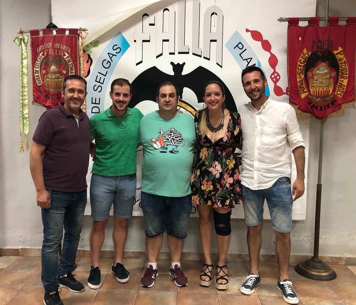 Falla_Selgas's tweet photo. Ahir vam tindre el plaer de comptar amb els nostres artistes per al 2023, amb els quals vam conversar una estona sobre #falles i sobre l’any tan il·lusionant que tenim per davant.

Gràcies Manolo Blanco i Víctor Navarro ! 

#falles2023 #fallesXàtiva https://t.co/XZnB8NnhTn