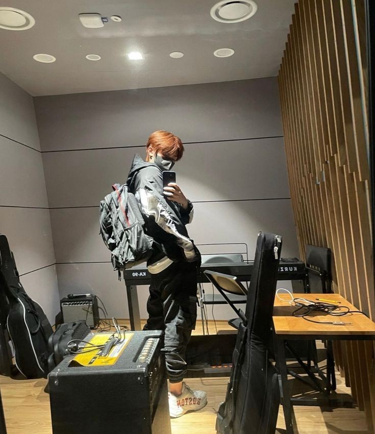 grapegaon's tweet photo. ☆ 𝘚𝘰, 𝘐'𝘮 𝘣𝘢𝘤𝘬. 𝘌𝘷𝘦𝘳𝘺 𝘥𝘢𝘺 𝘪𝘯 𝘮𝘺 𝘥𝘳𝘦𝘢𝘮, 𝙄 𝙘𝙝𝙖𝙨𝙚 𝙮𝙤𝙪. ☆ https://t.co/RnWJC89Z2Z